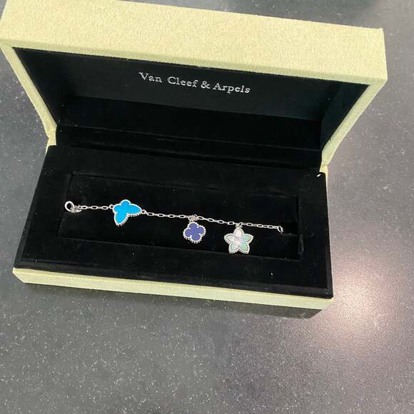 Van Cleef Arpels Motifs Turquoise Bracelet